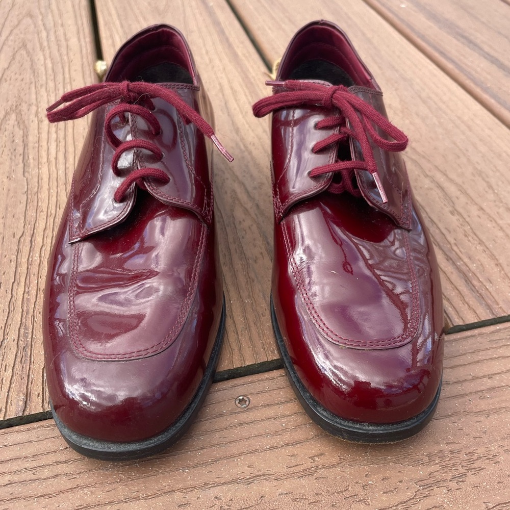 Tod’s 36 US 6 Shiny Burgundy Leather Lace Up Oxford Shoes